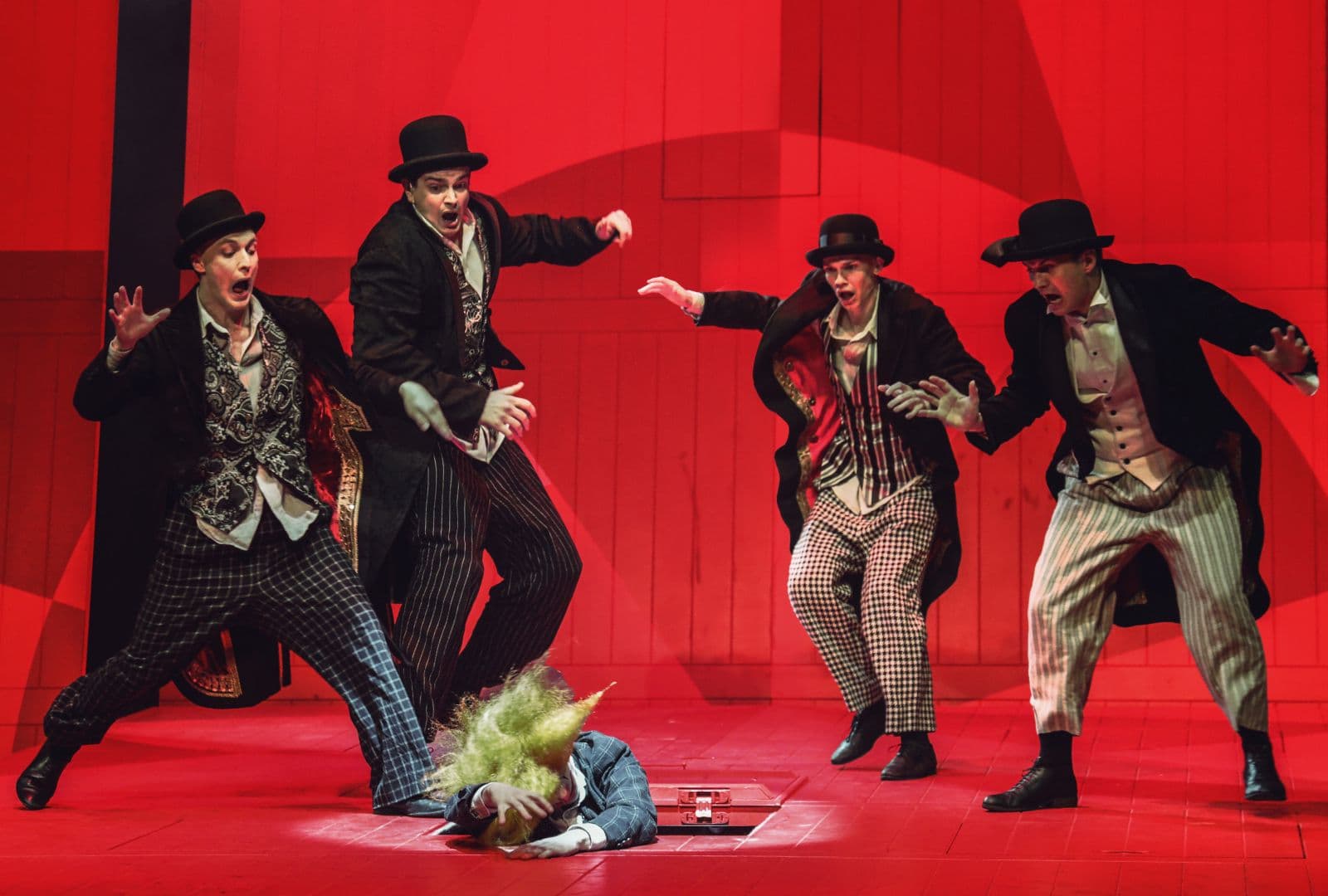 Спектакль «смертельный номер» в московском театре олега табакова