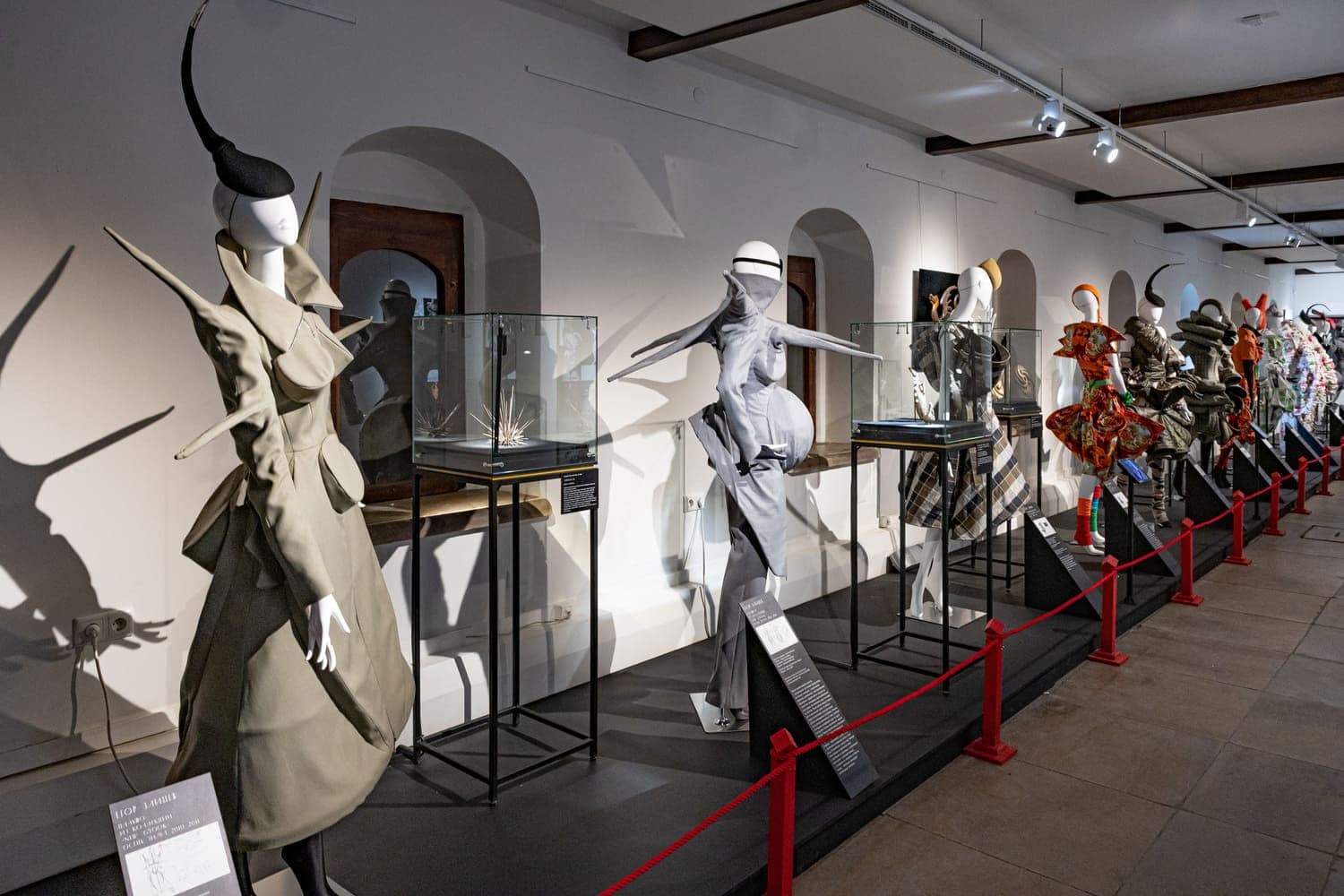 Выставка «егор зайцев. форма ткани»