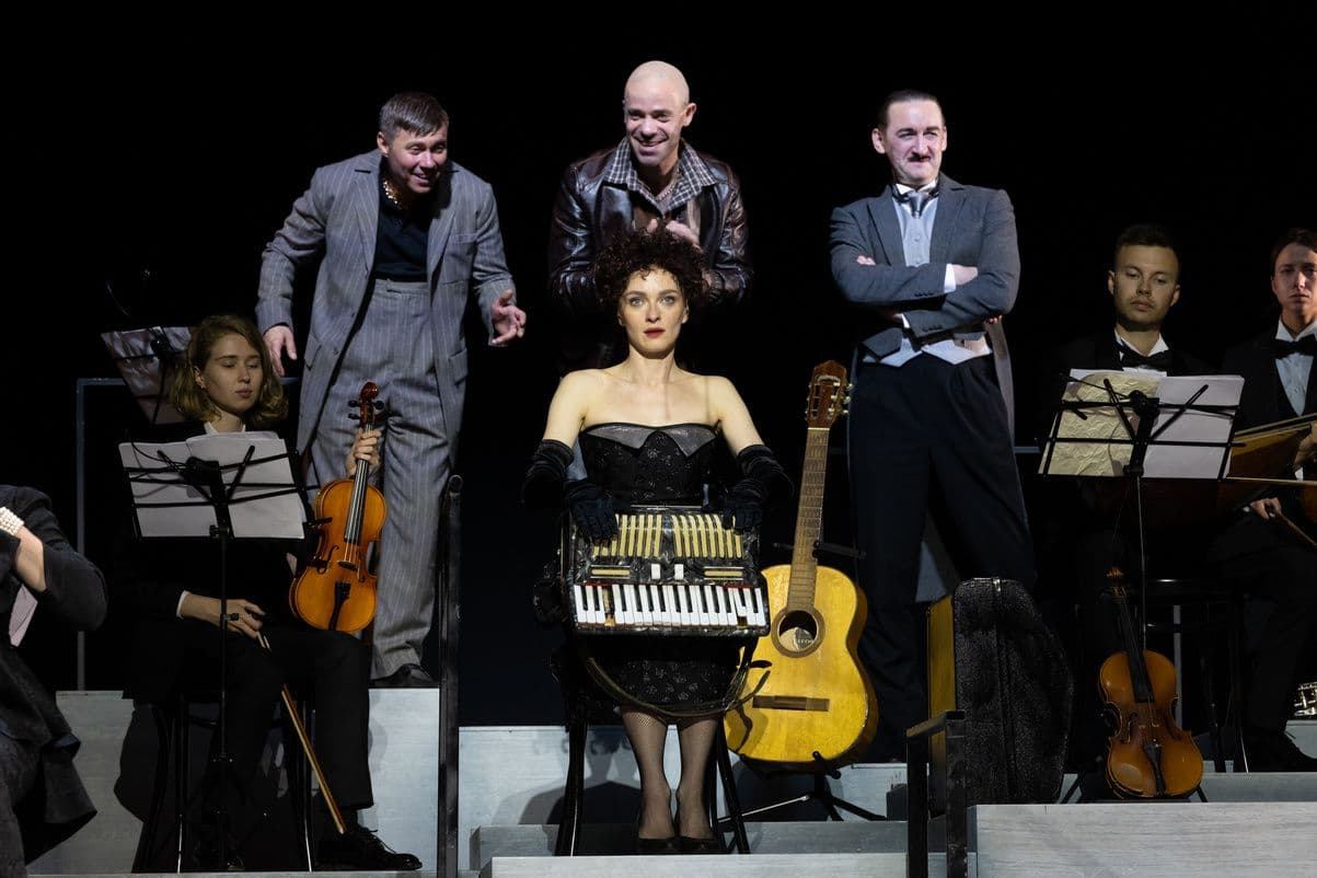 Спектакль «четыре тирана» в театре «сатирикон»