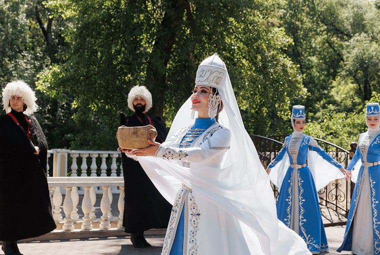 Концерт ансамбля танца «эльбрус»