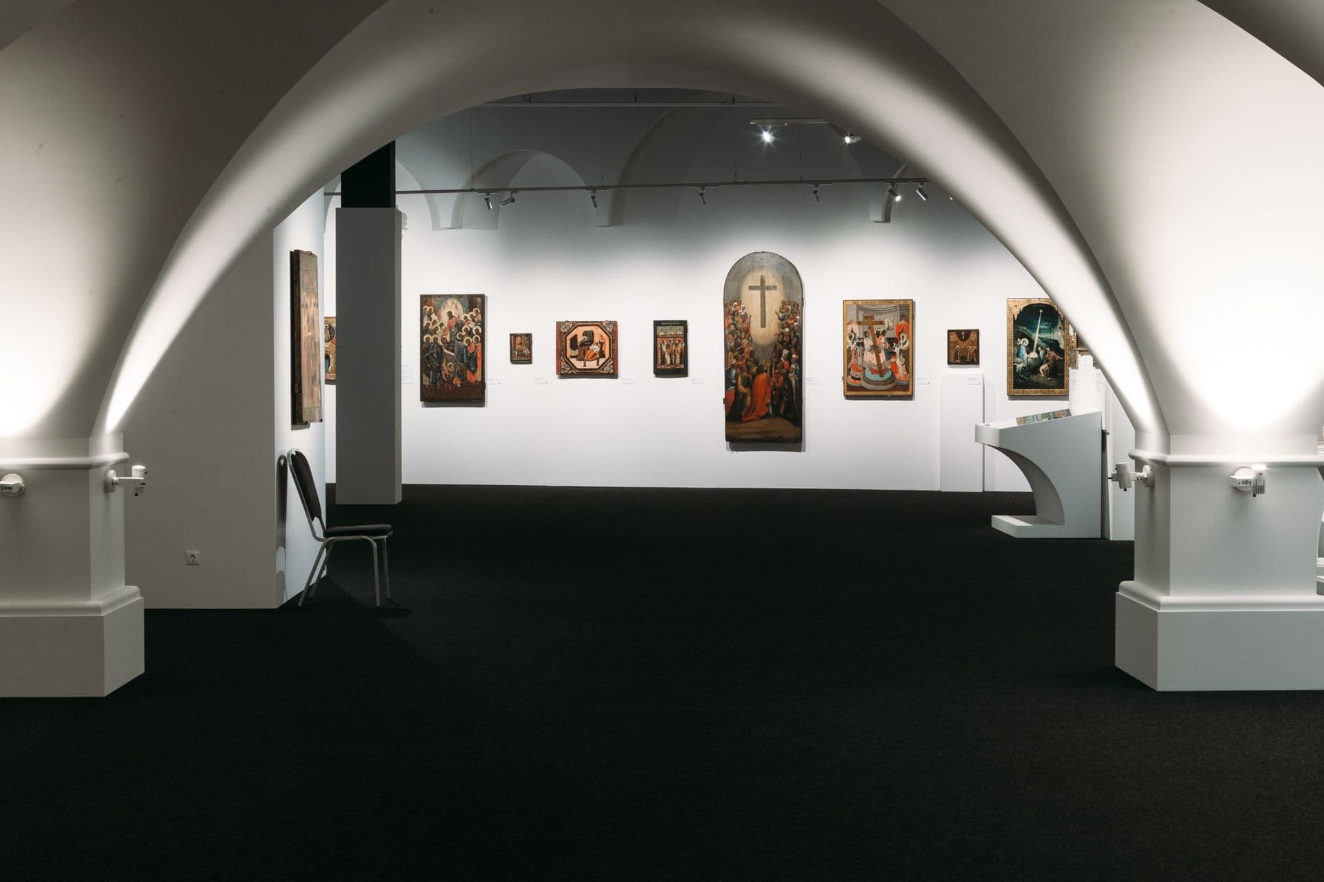 Выставка «образы спасителя и креста господня в иконе, скульптуре, медном литье и эмалях»