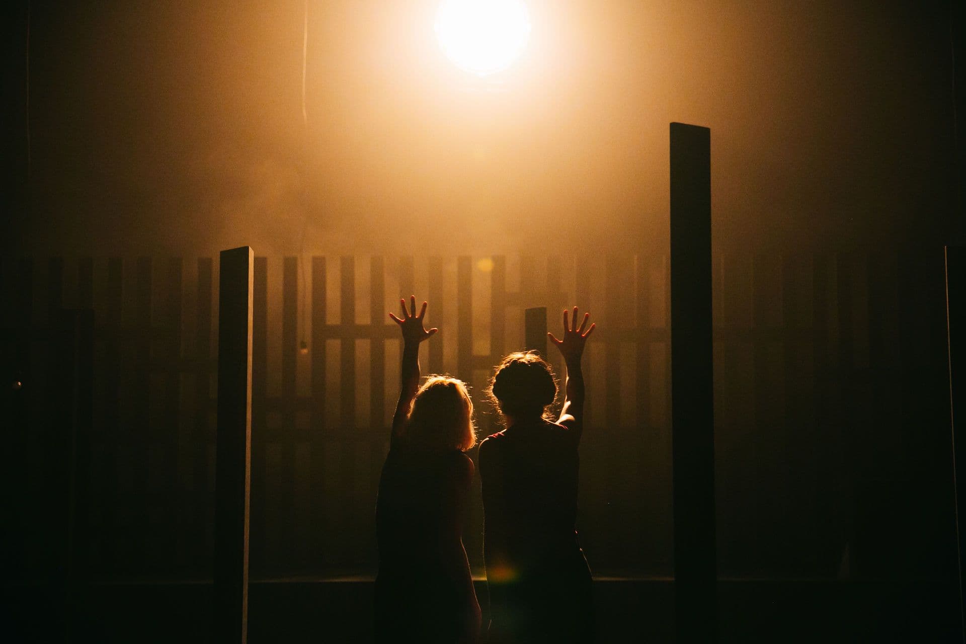 Спектакль «дыры» мастерской дмитрия брусникина