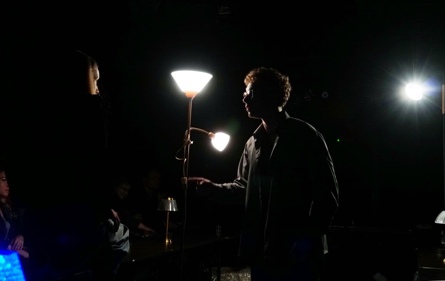 Спектакль «флешбэк 2002» в мхт имени чехова