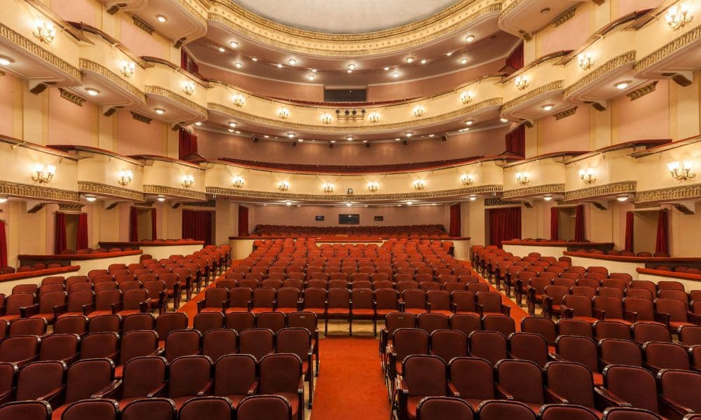 Спектакль «идиот» в театре имени вахтангова