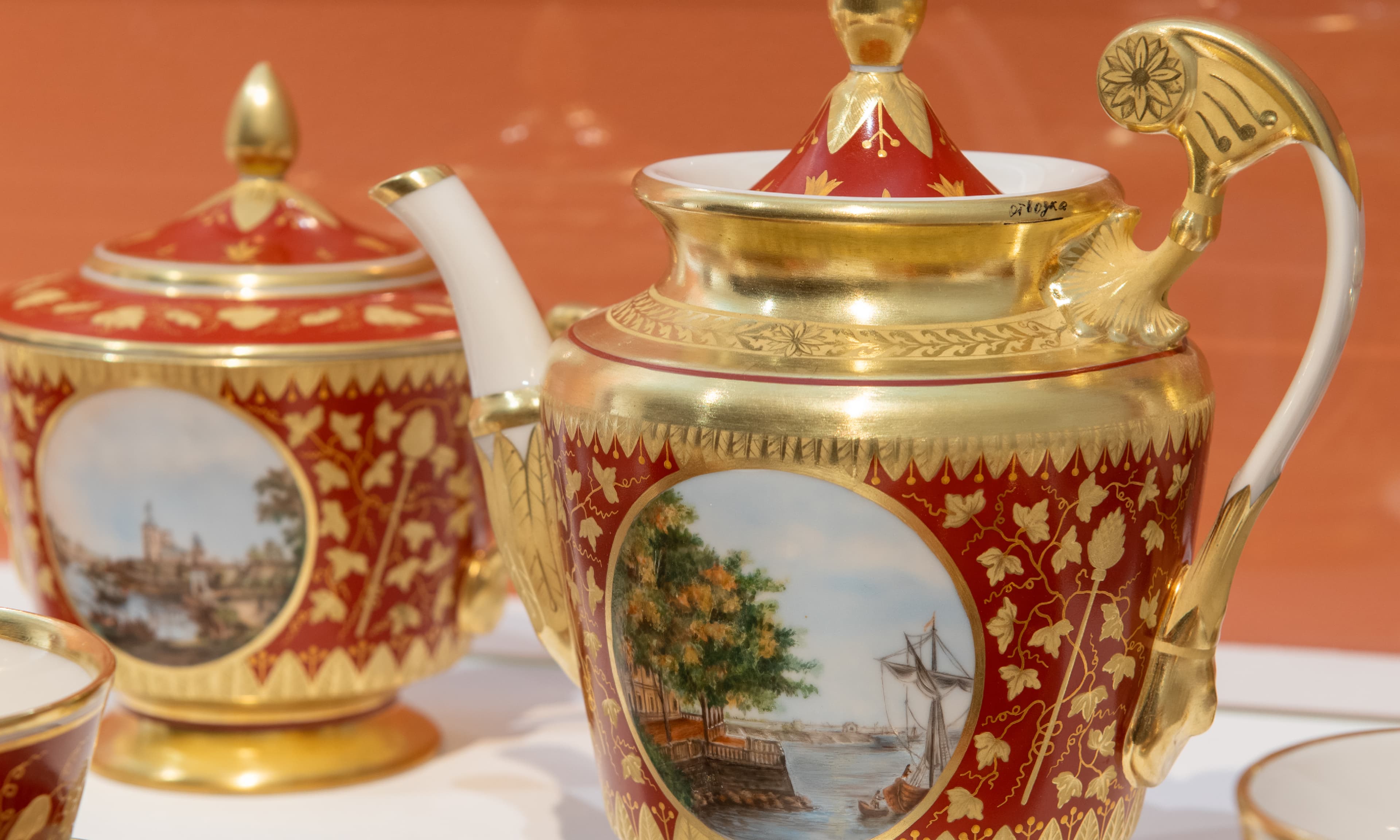 «русский фарфор: народы россии, русские сказки и новгородские мотивы»