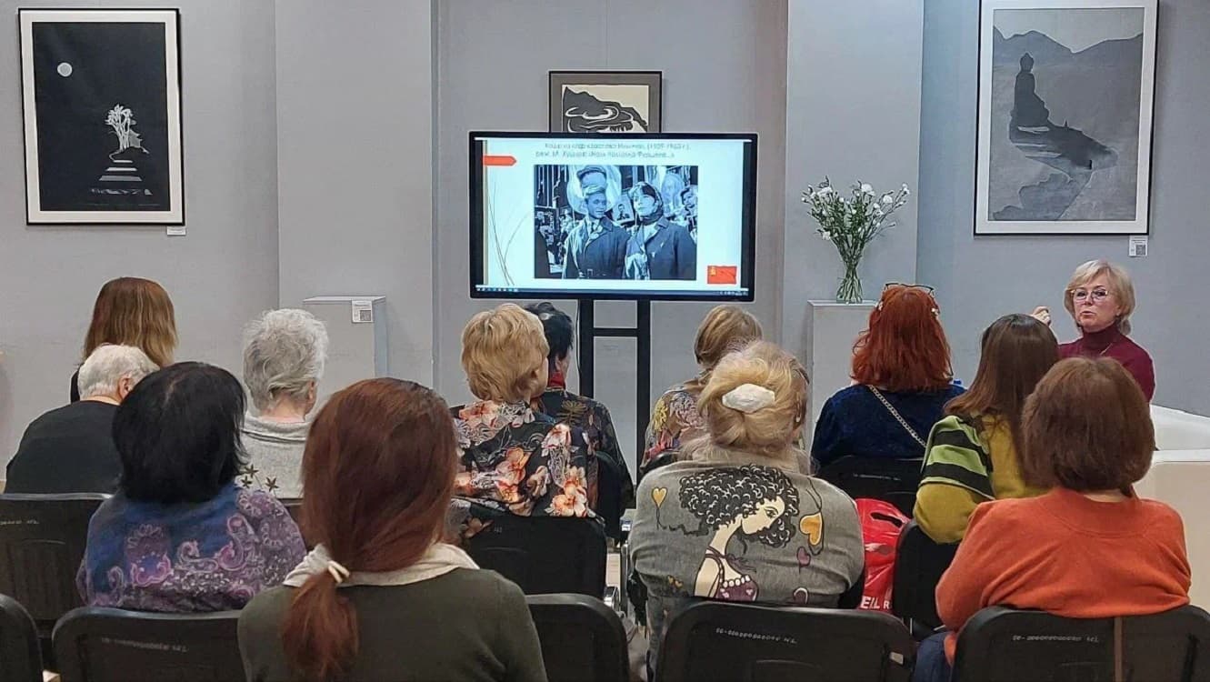 Лекция "путешествие с севера на юг. размышления на тему русского национального костюма"