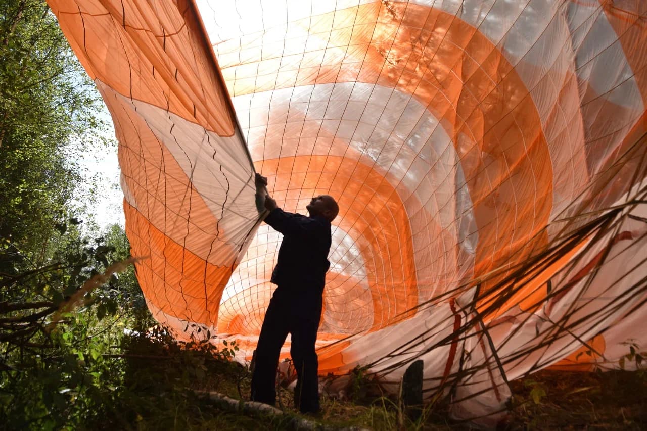 "не в сети: эксклюзивные кинопоказы" показ фильма юмористического документального фильм о космонавтике "изобрести еще вчера" и встреча с режиссёром натальей маковецкой
