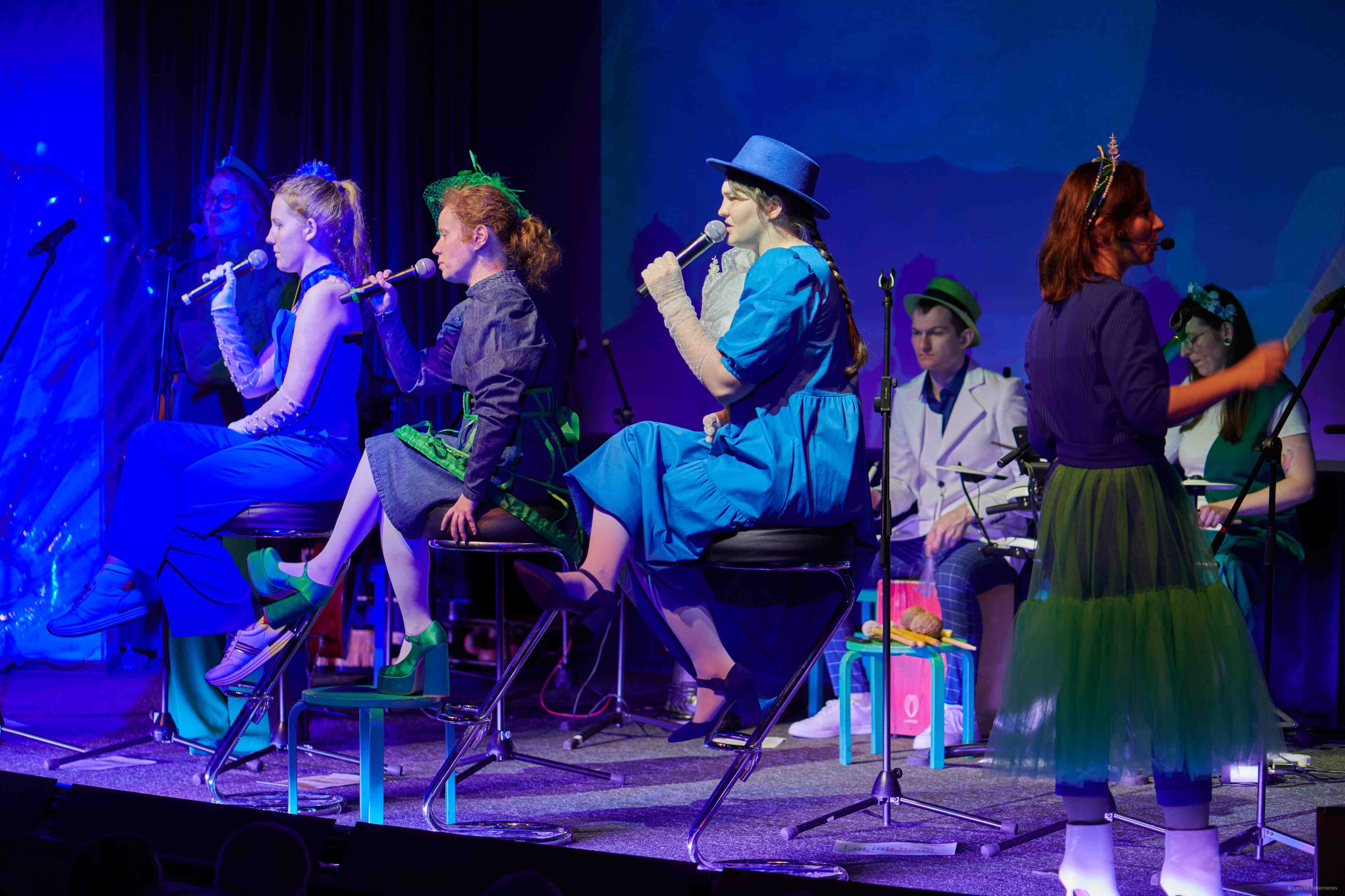 Концерт «абсурд и романтика» в рамках выставки «след присутствия» в выставочном зале фонда андрея чеглакова