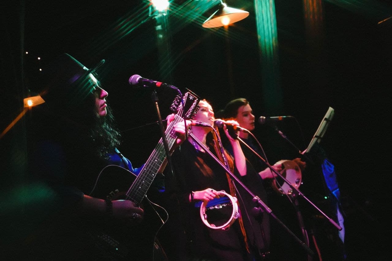 11.04. сольный концерт "эр из алвасете" в цеппелин №5