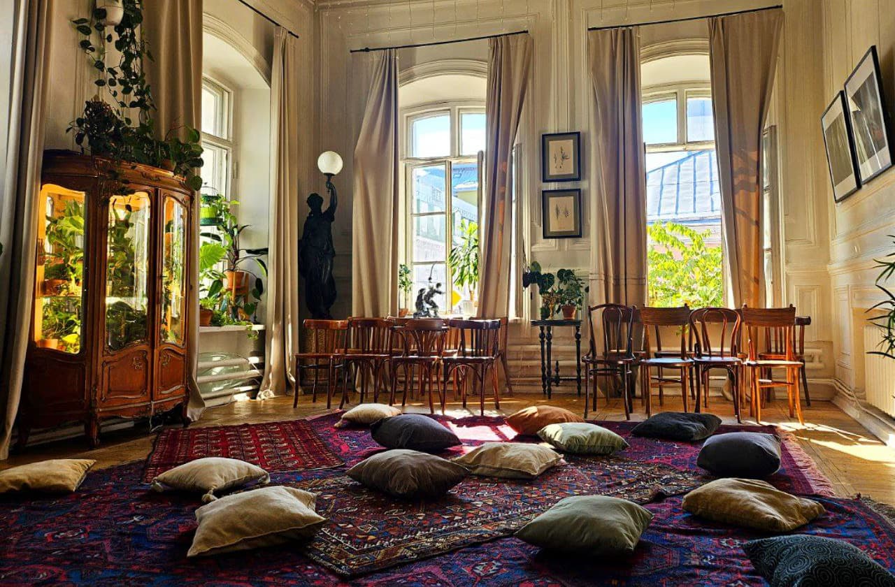 Квартирник на коврах: «джаз солнечного города». джазовая, бразильская и авторская музыка с вином в усадьбе. анастасия родная и герман аветисов