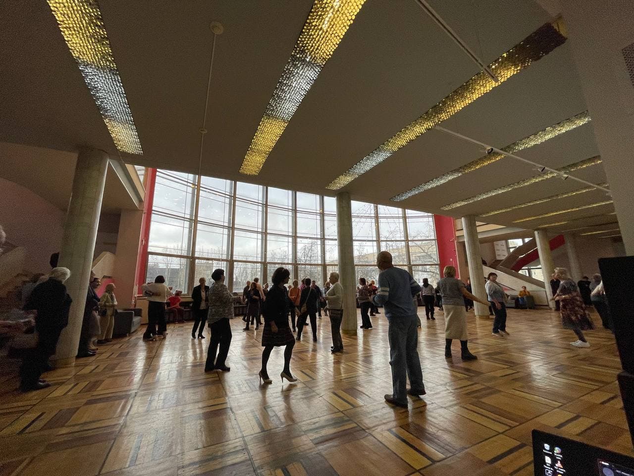 Танцевальная практика «ретродискотека»