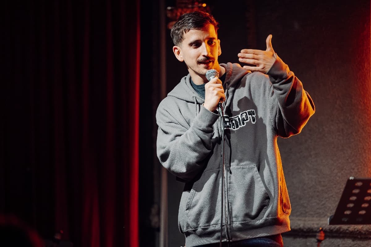 Стендап в доме винтажной музыки