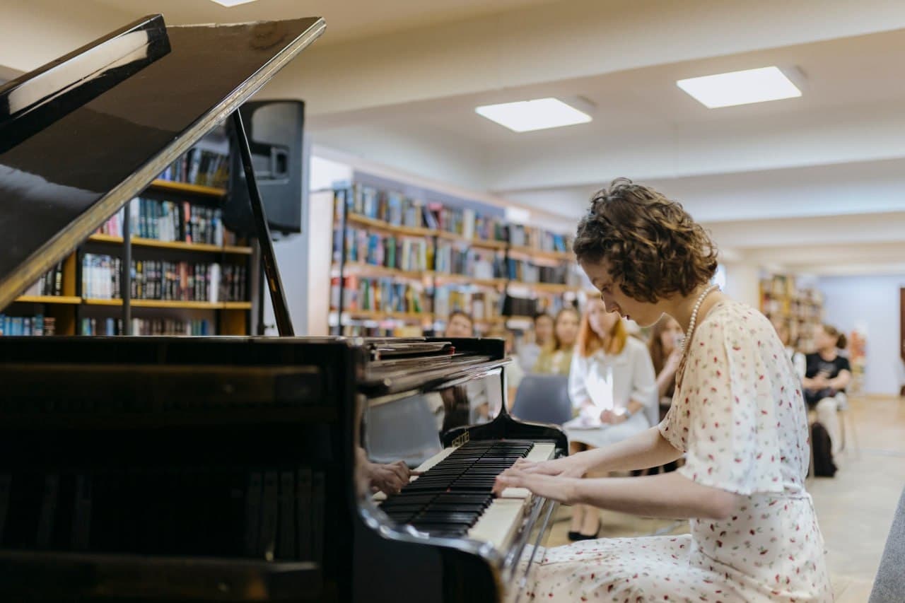 Концерт "весна, весна, пора любви"