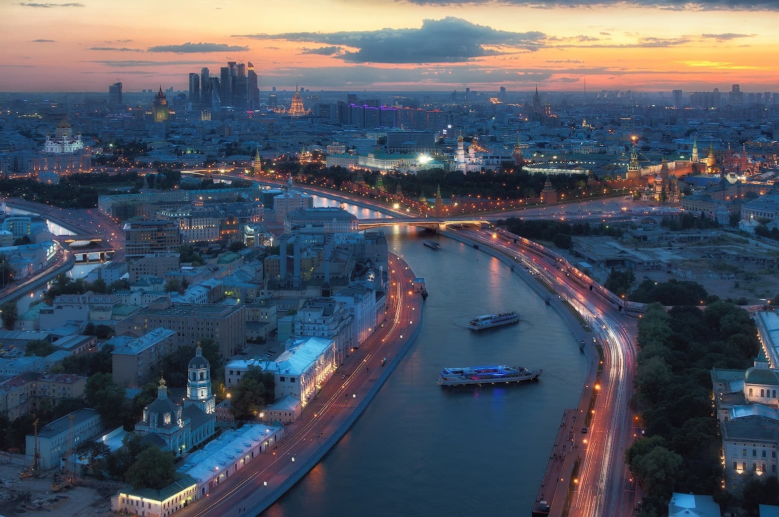 Утро в котельнической. камерная лекция и (поздний) завтрак в высотке. лекция петра посмакова "москва сквозь века"